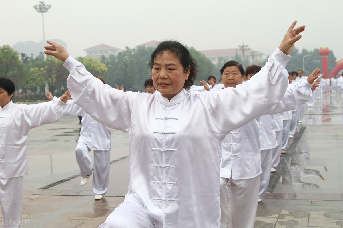 经常心情不好，情绪低落想哭？坚持这几个方法，心情好转又强身