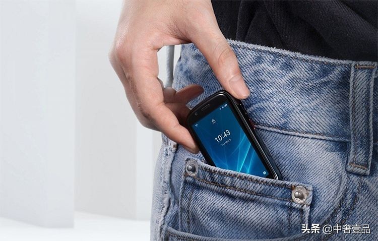 盘点世界上最小的5款手机，尺寸只有拇指大小，却功能强大