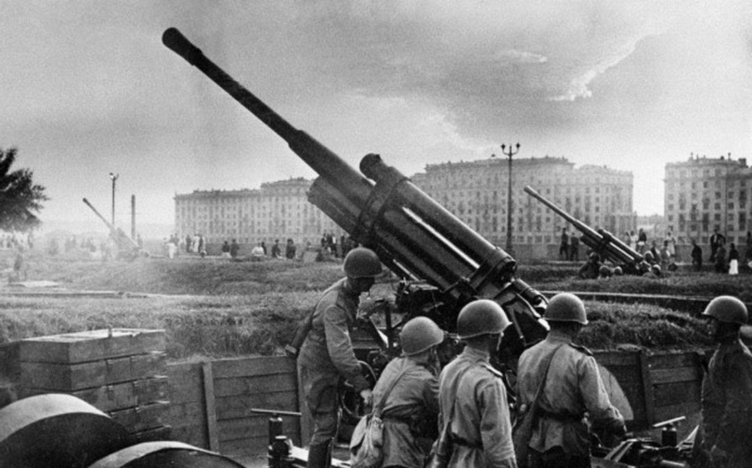 二战后苏联为何崛起？1200万人的军队非主因，超级大国四要素才是
