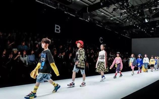 中国排名第一的童装：挤下了耐克、优衣库，去年销售额破百亿