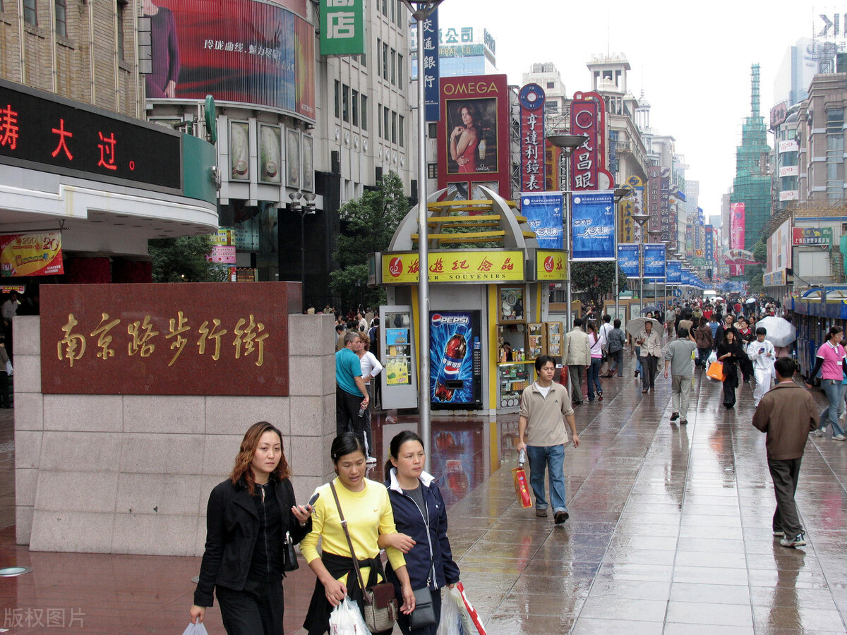 北京常住人口2100万，上海却超过2400万，这两个城市谁更有魅力？