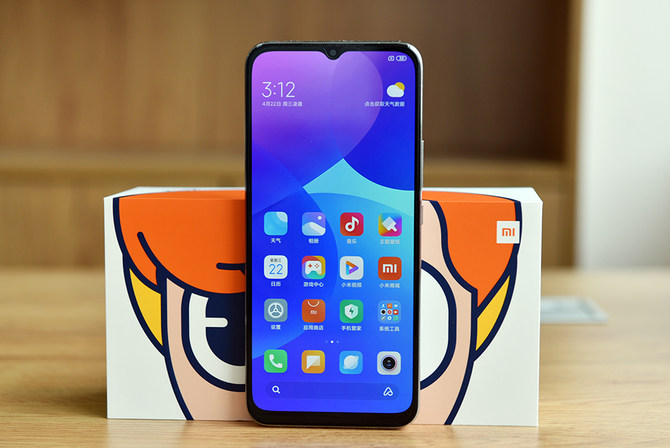 50倍潜望式变焦 年轻人专属5G手机小米10青春版评测