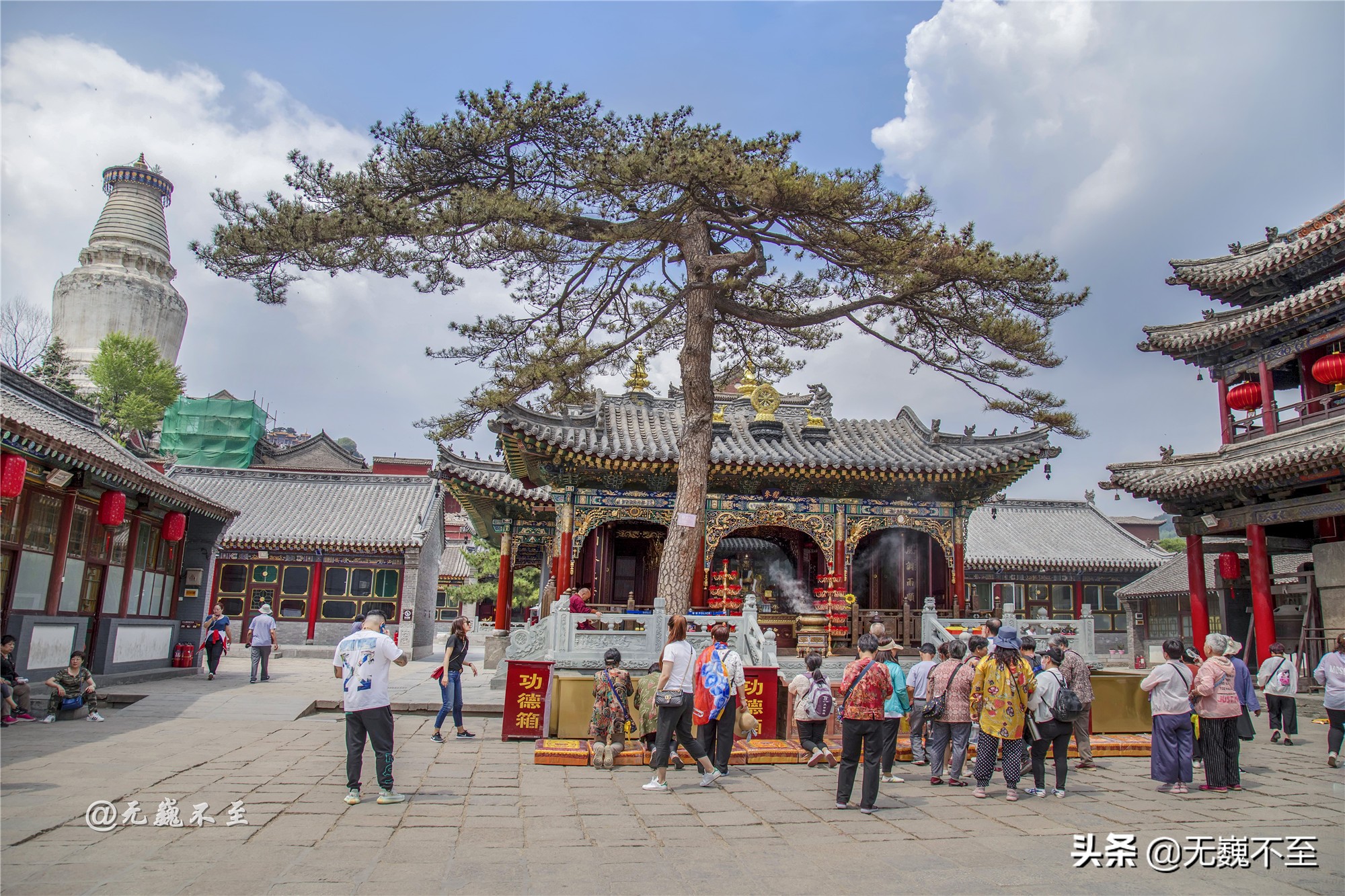 四大佛教名山之首的五台山，据说这座寺庙有求必应，香火最旺