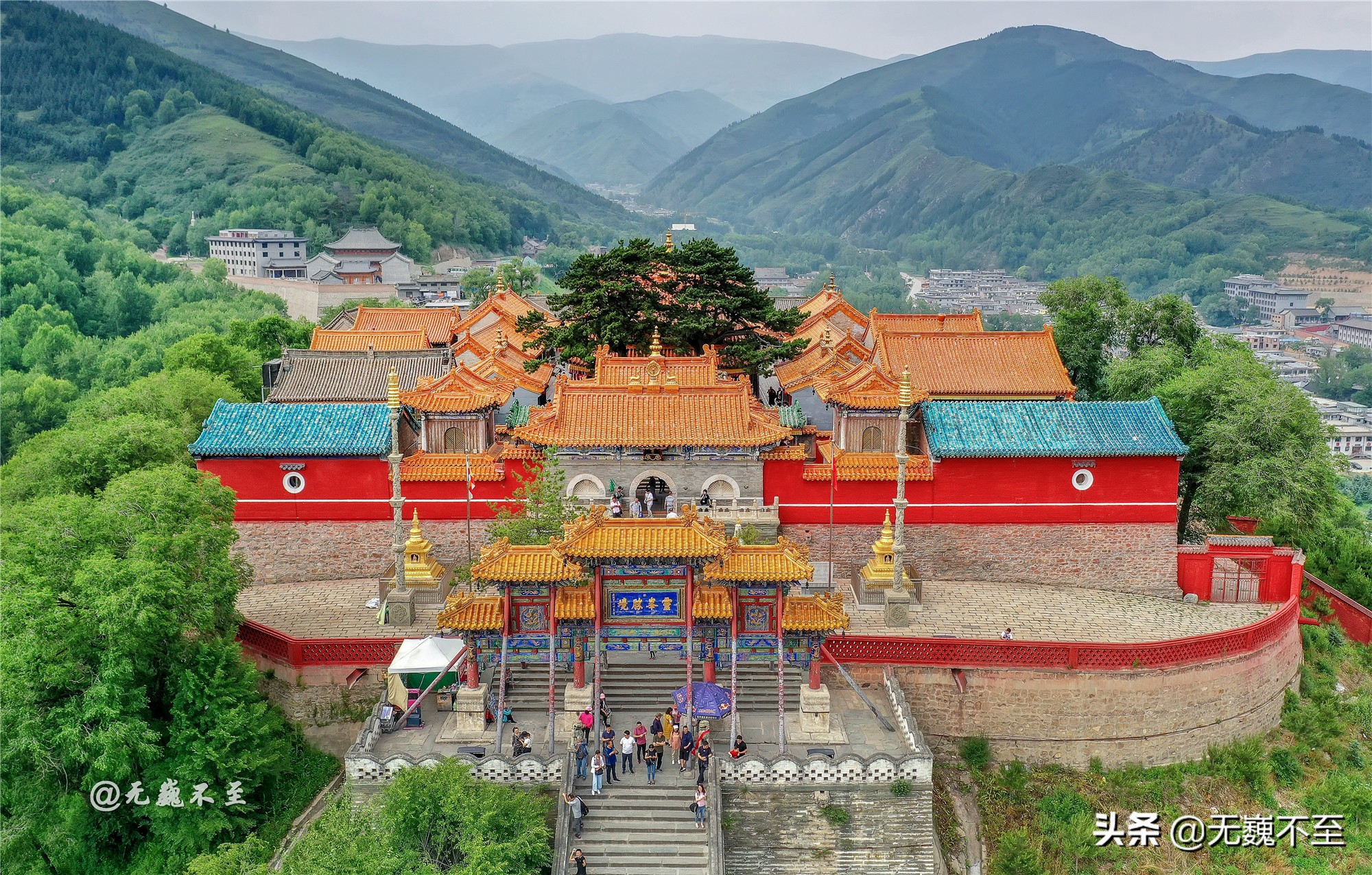 四大佛教名山之首的五台山，据说这座寺庙有求必应，香火最旺