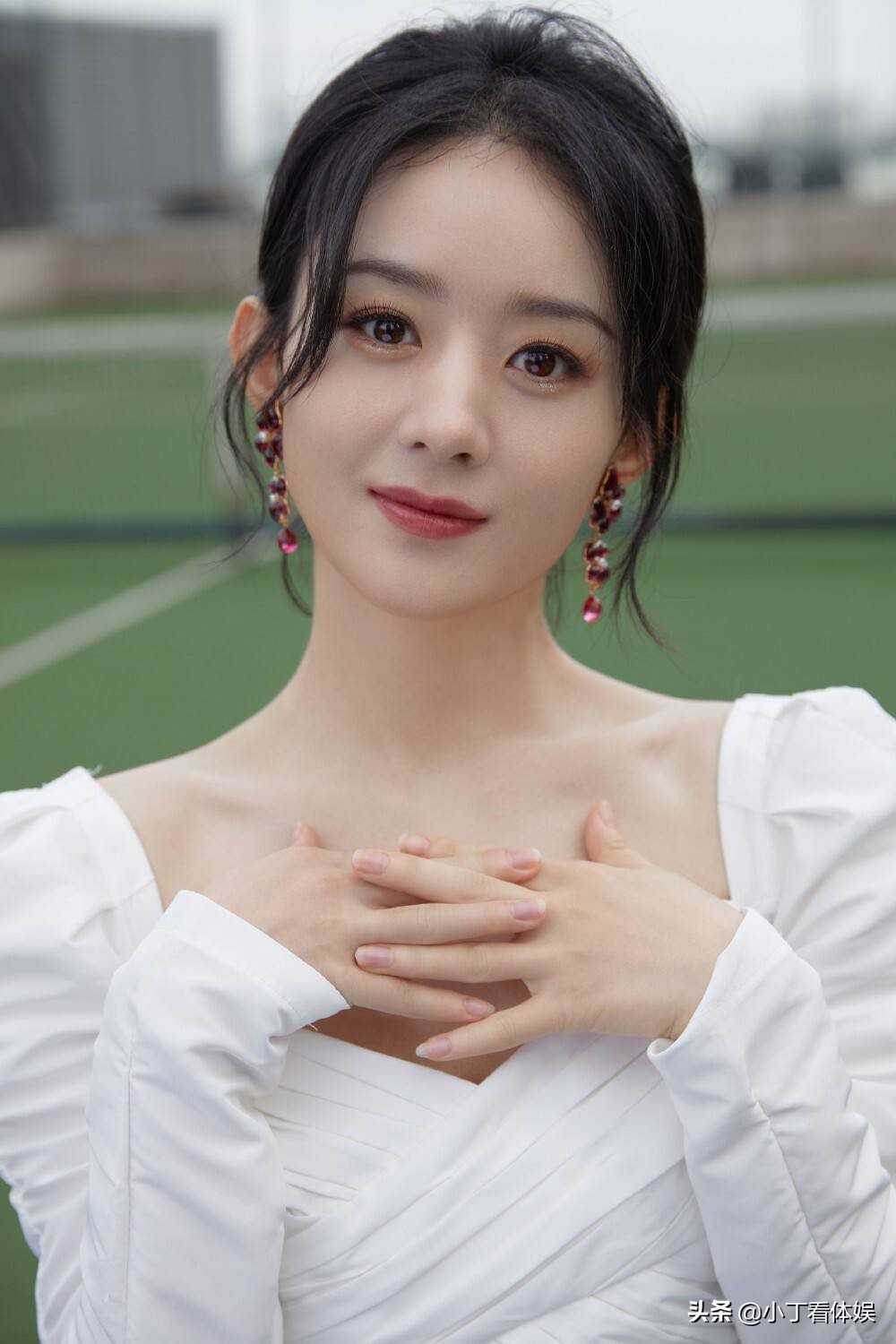 演员赵丽颖：从土妞逆袭成女神，离婚最对不起儿子，余生不靠男人