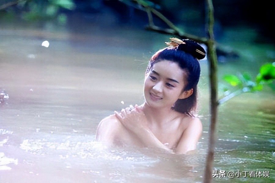 演员赵丽颖：从土妞逆袭成女神，离婚最对不起儿子，余生不靠男人