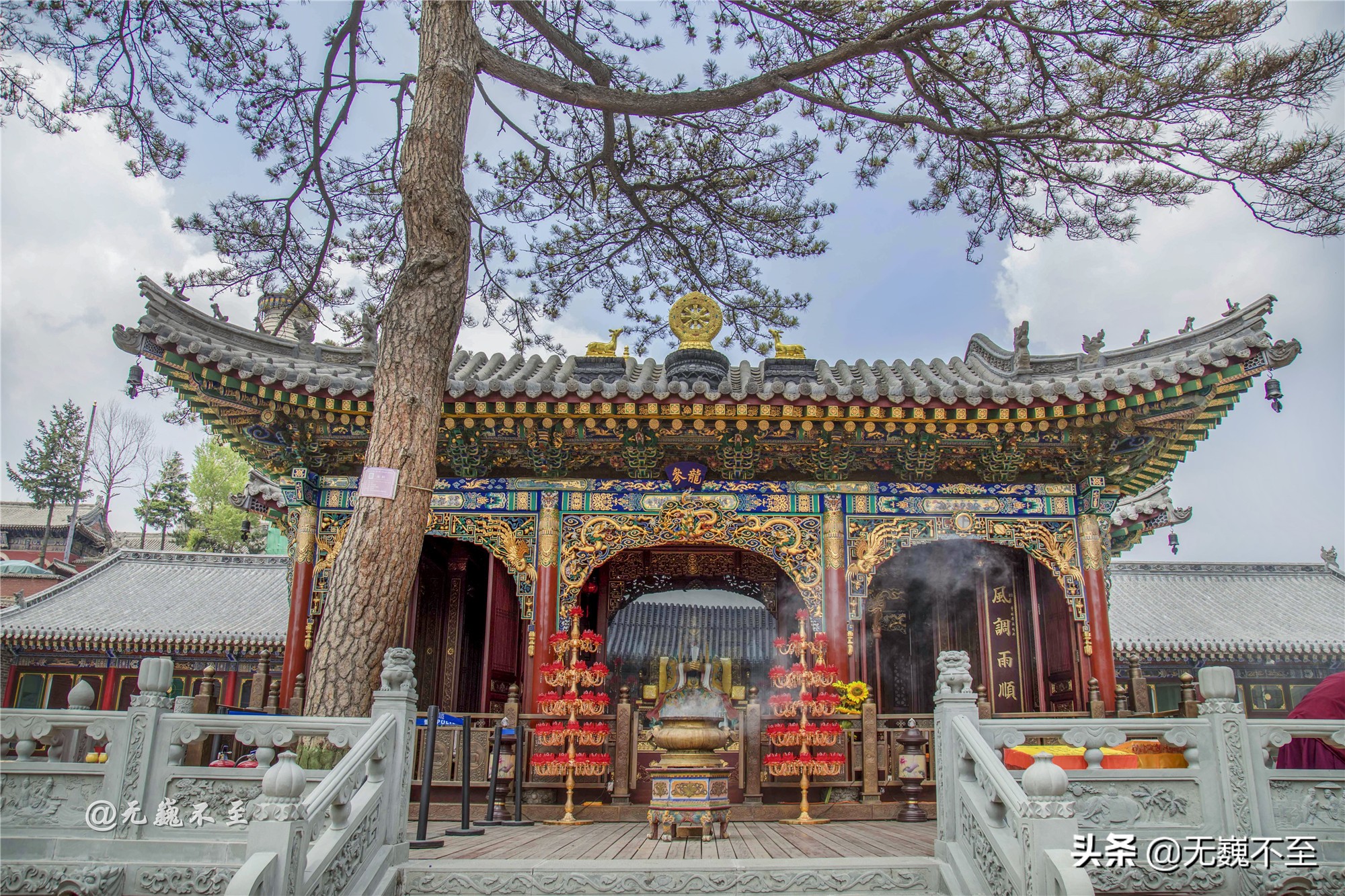 四大佛教名山之首的五台山，据说这座寺庙有求必应，香火最旺