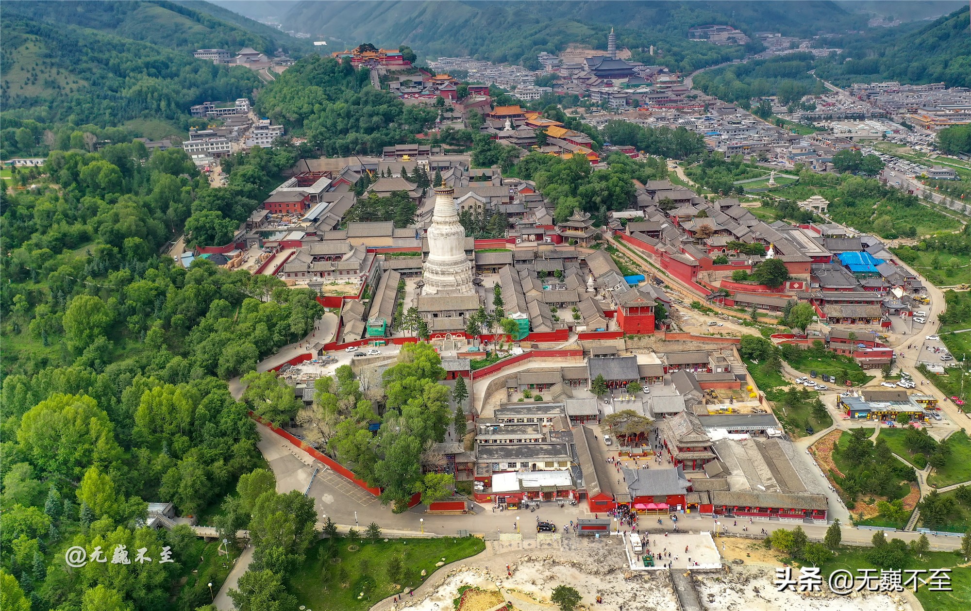 四大佛教名山之首的五台山，据说这座寺庙有求必应，香火最旺