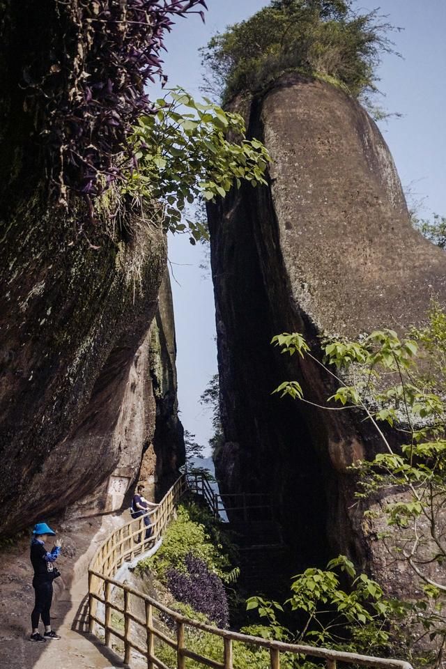 广东名山之首丹霞山，领略大自然鬼斧神工，奇岩怪石特别多