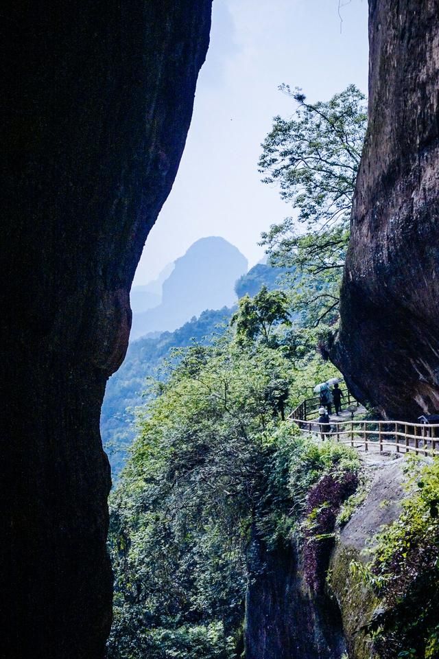 广东名山之首丹霞山，领略大自然鬼斧神工，奇岩怪石特别多