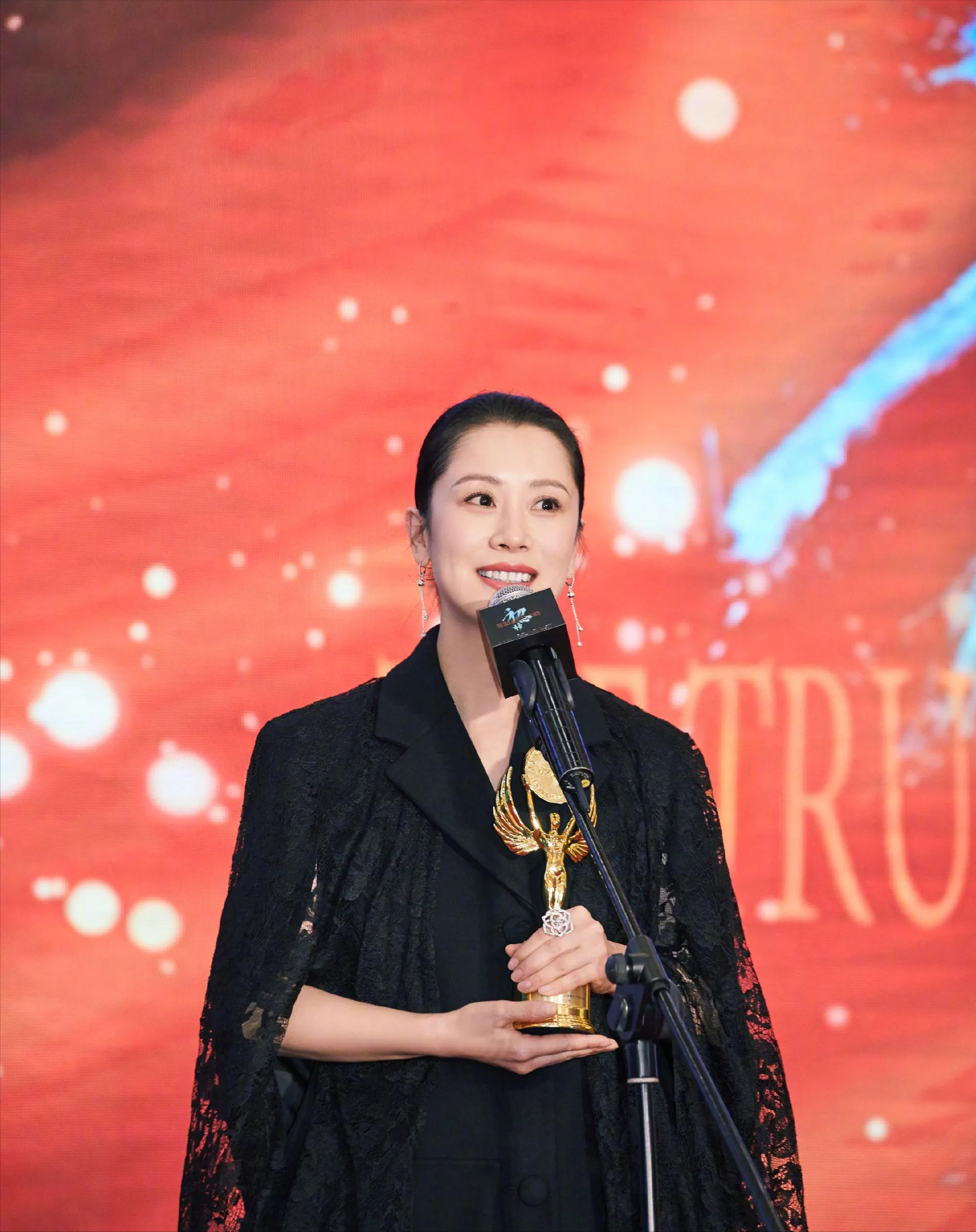 《开拍吧》：王珞丹以3部作品成功转型，让多少中年女演员眼红