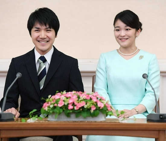 日本真子公主今日结婚 从夫姓以“小室真子”身份参加发布会