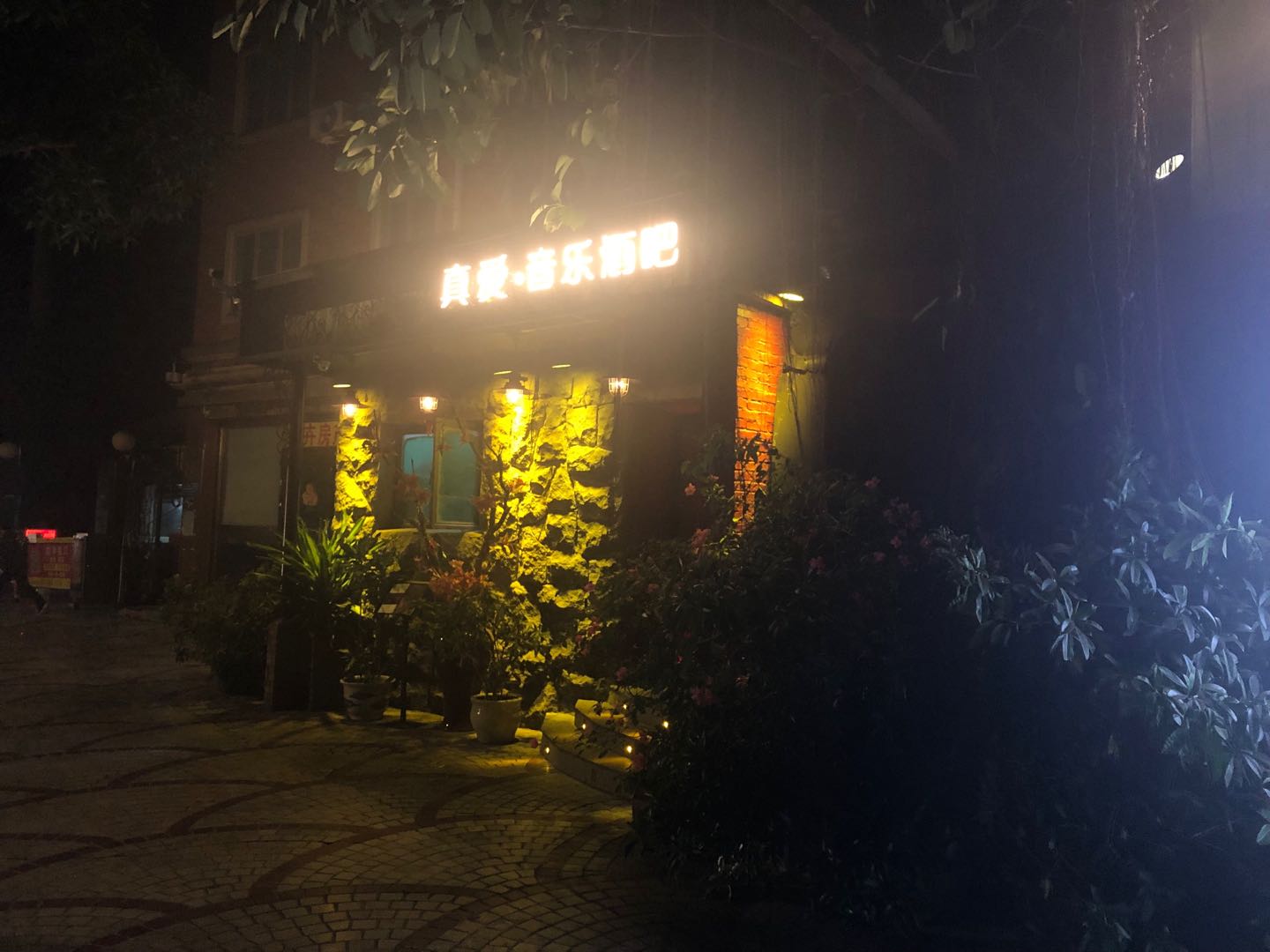 走上杀戮之路：消失的劳荣枝与七人命案始末