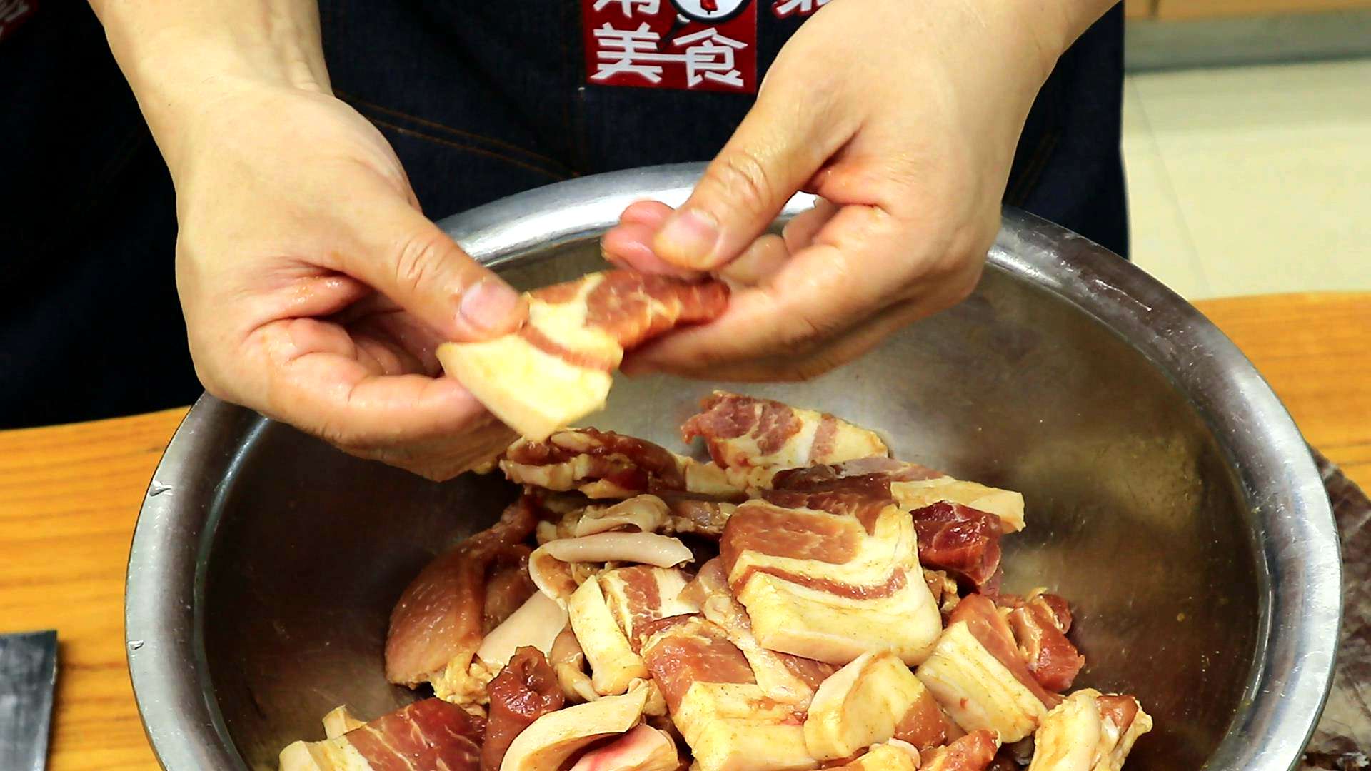 煮粽子有诀窍，加凉水还是开水，煮多久？粽子才能香糯不夹生