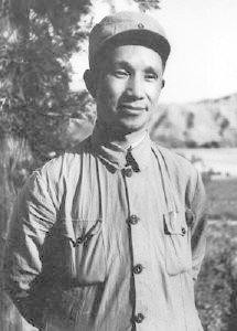 1940年黄桥战役,新四军被敌攻陷,粟裕撒谎:江南派几个团支援我们