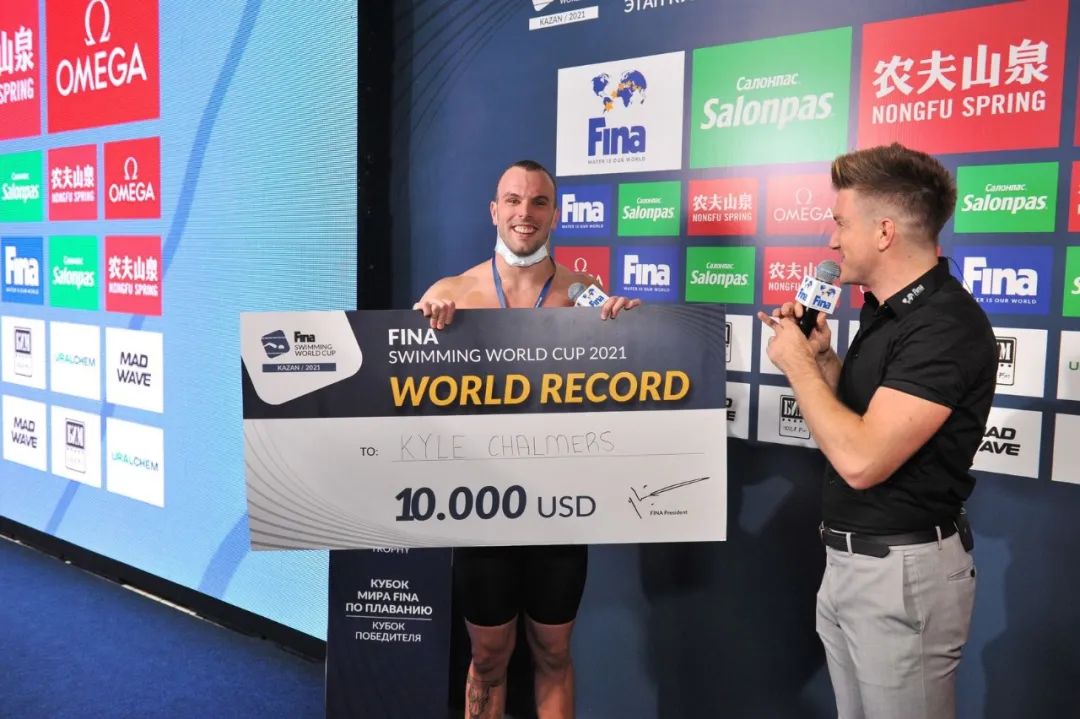 查默斯打破100米自由泳短池世界纪录