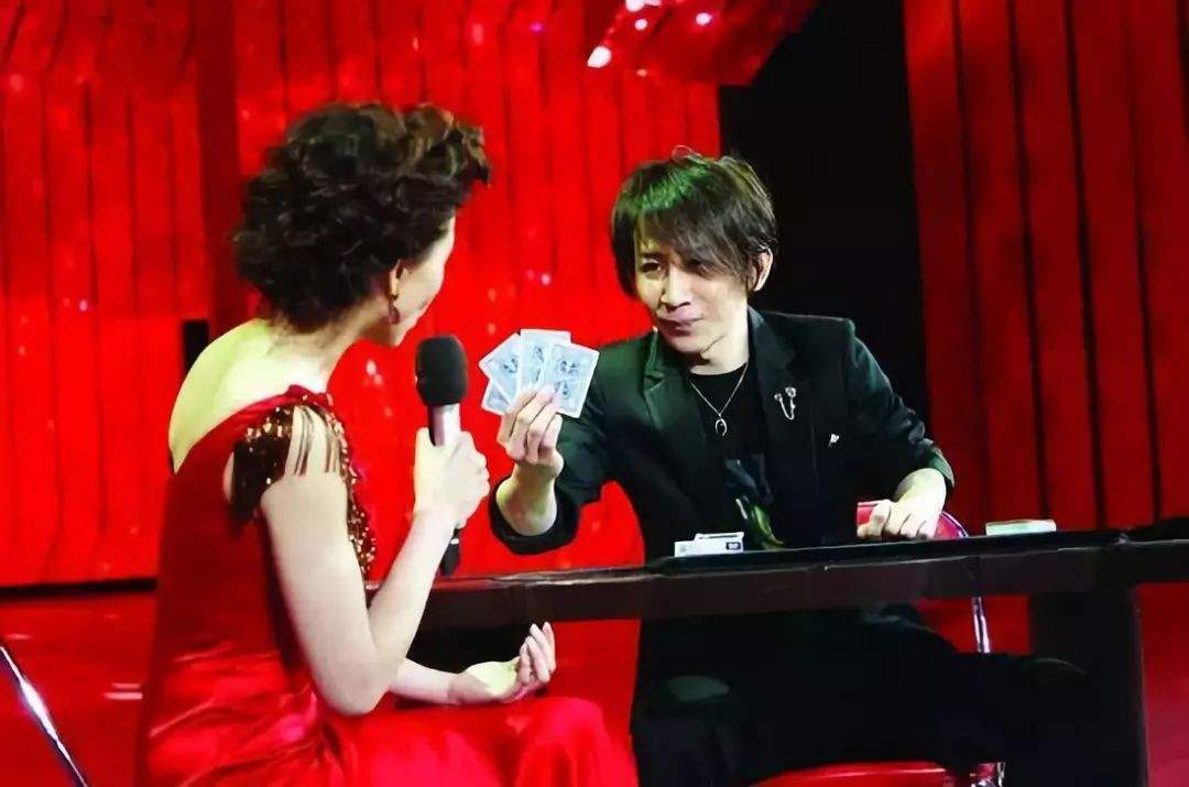 刘谦回忆2012年春晚魔术：从头到尾紧张得全身发抖，差点儿演砸
