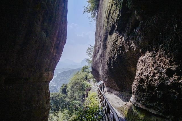 广东名山之首丹霞山，领略大自然鬼斧神工，奇岩怪石特别多