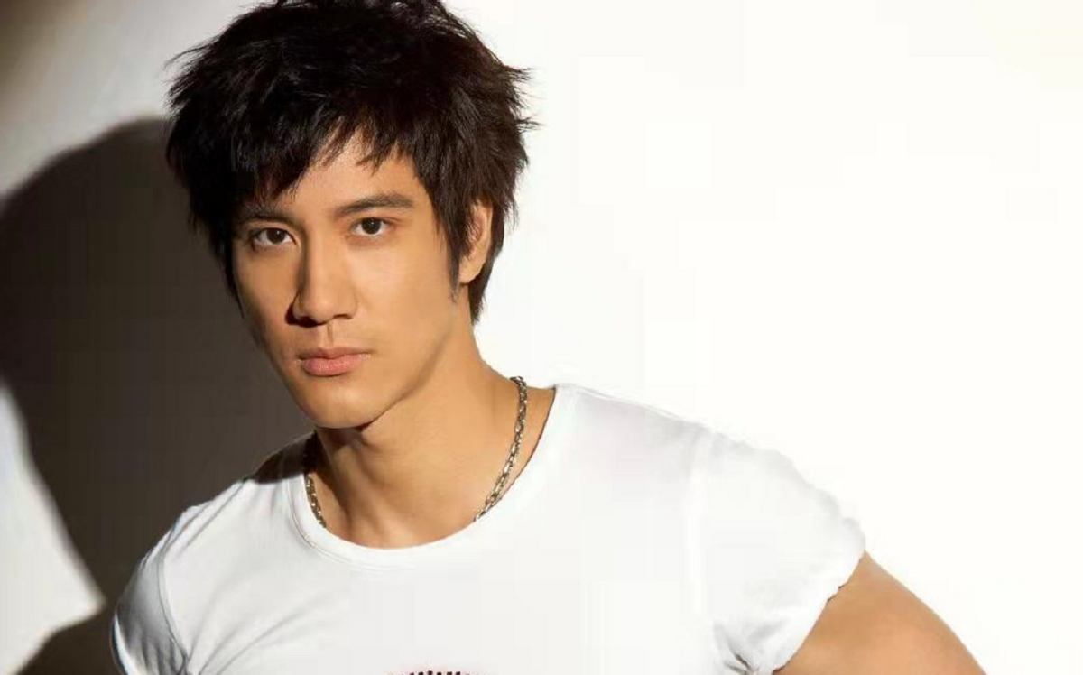 王力宏官宣离婚！与李靓蕾结婚8年育有仨孩子，疑因婆媳矛盾多？